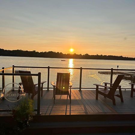 Merland Park Minnow Motel Пиктън Екстериор снимка
