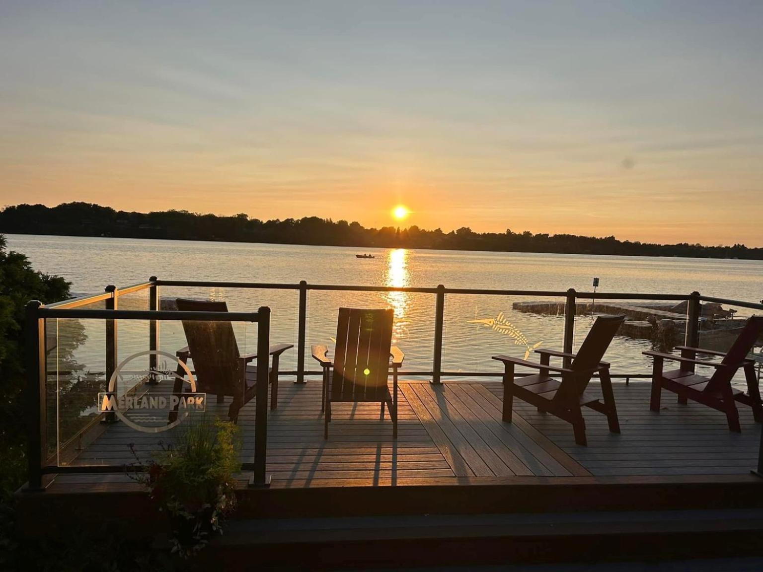 Merland Park Minnow Motel Пиктън Екстериор снимка
